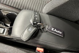 oranssi Peugeot e-2008 2023 kuva 26.