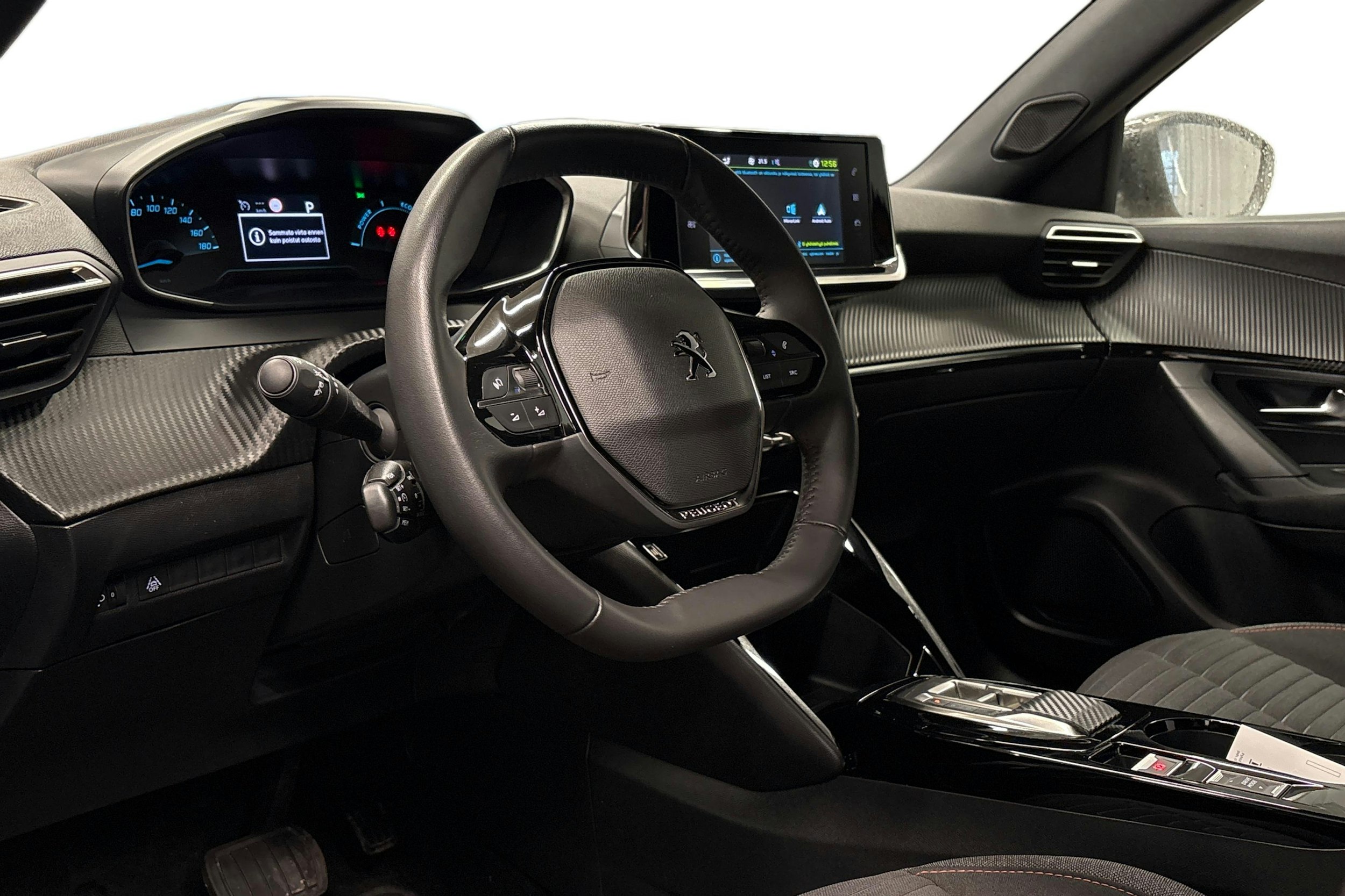 oranssi Peugeot e-2008 2023 kuva 3.