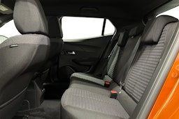 oranssi Peugeot e-2008 2023 kuva 10.