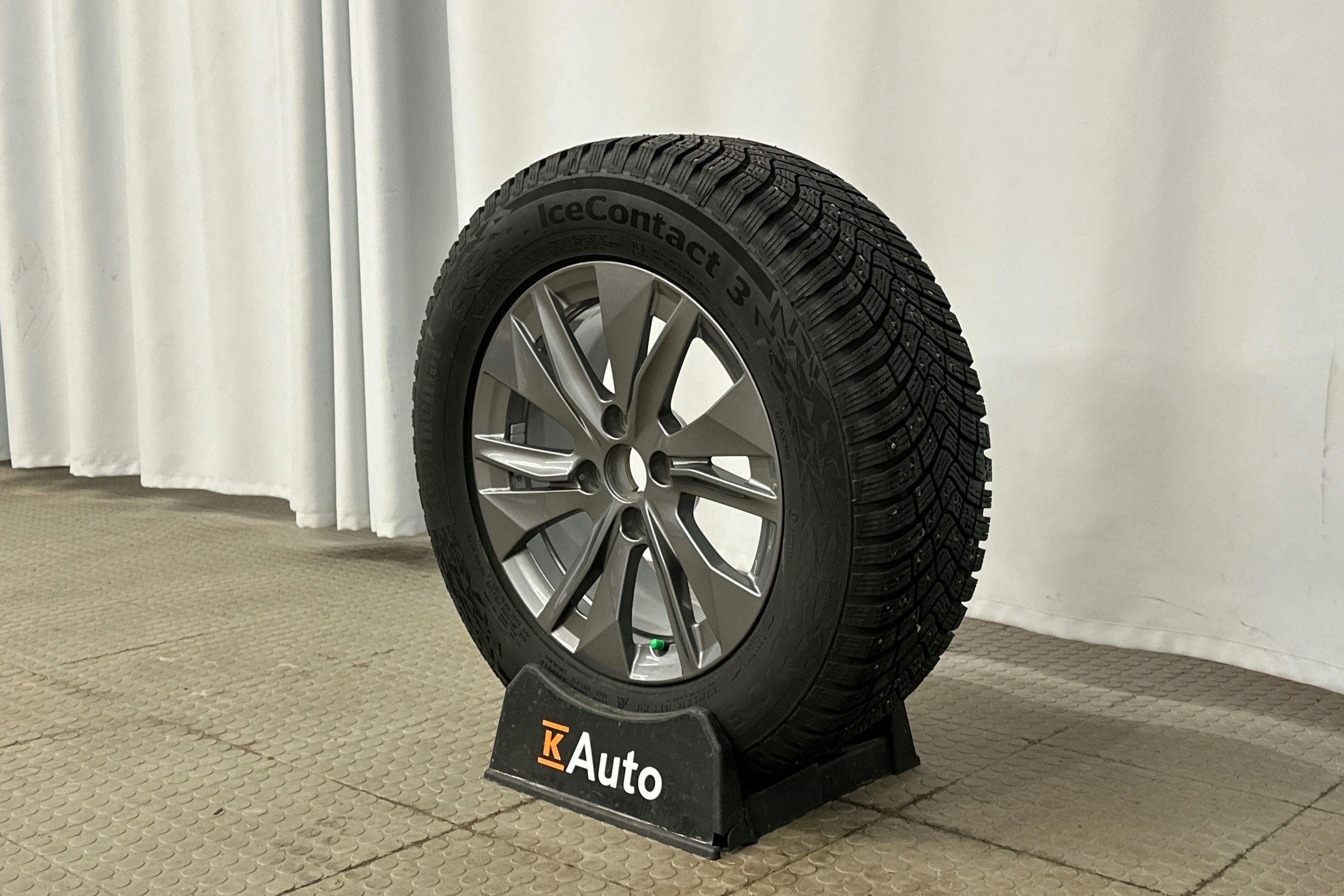 oranssi Peugeot e-2008 2023 kuva 13.