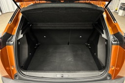 oranssi Peugeot e-2008 2023 kuva 14.