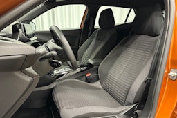 oranssi Peugeot e-2008 2023 kuva 15.