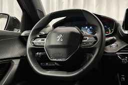 oranssi Peugeot e-2008 2023 kuva 16.