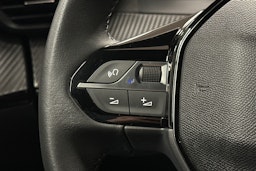 oranssi Peugeot e-2008 2023 kuva 17.