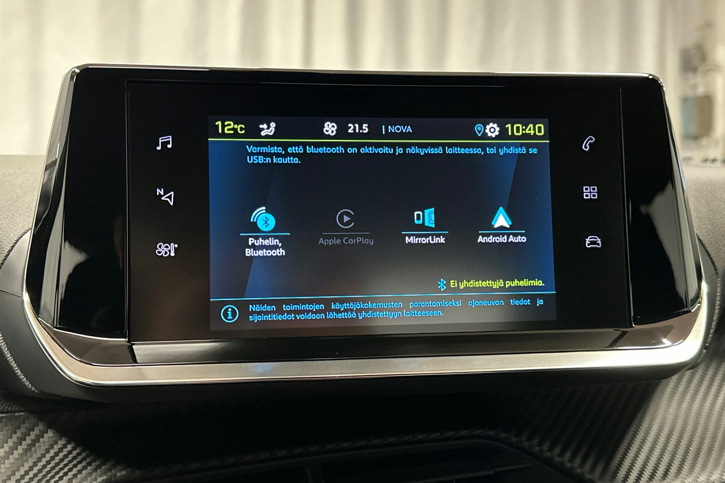 oranssi Peugeot e-2008 2023 kuva 20.