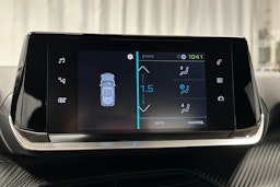 oranssi Peugeot e-2008 2023 kuva 22.