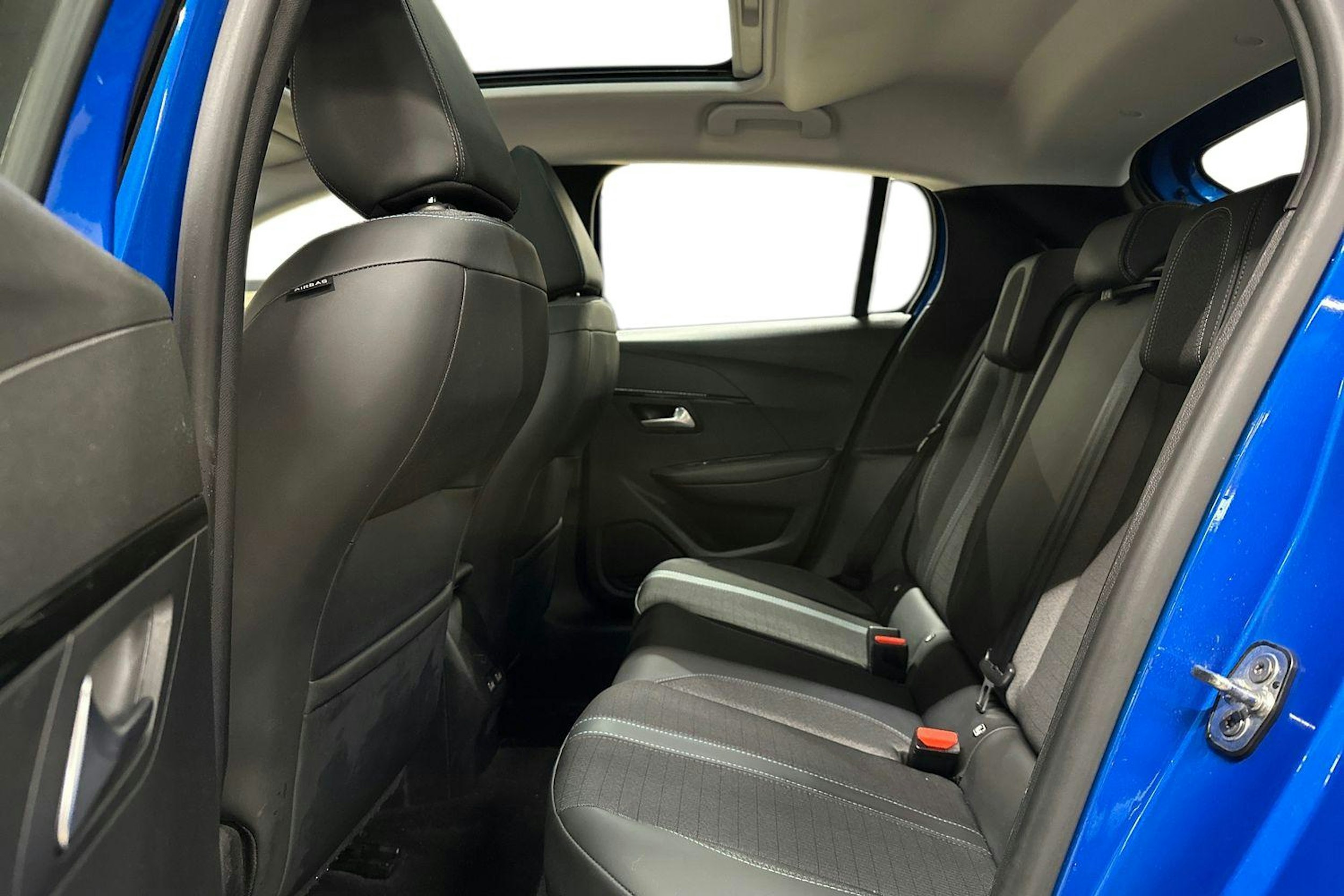 sininen Peugeot e-208 2020 kuva 10.