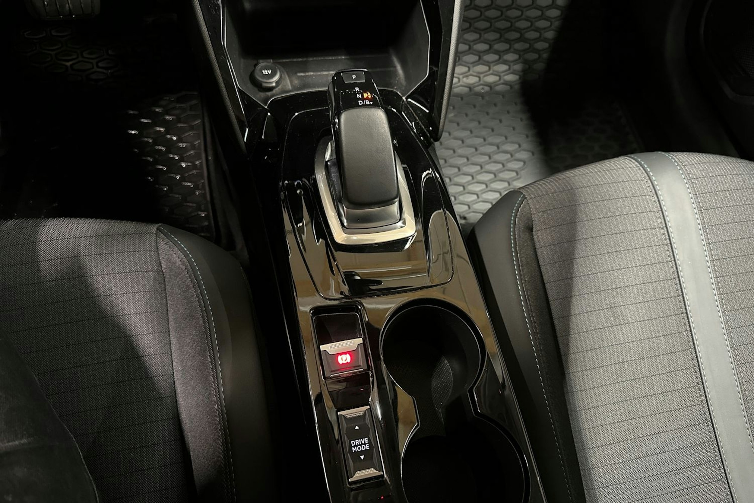 sininen Peugeot e-208 2020 kuva 21.