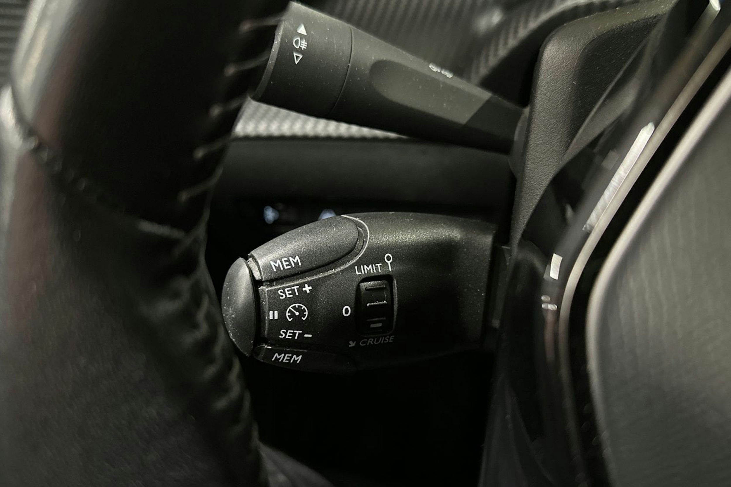 sininen Peugeot e-208 2020 kuva 25.