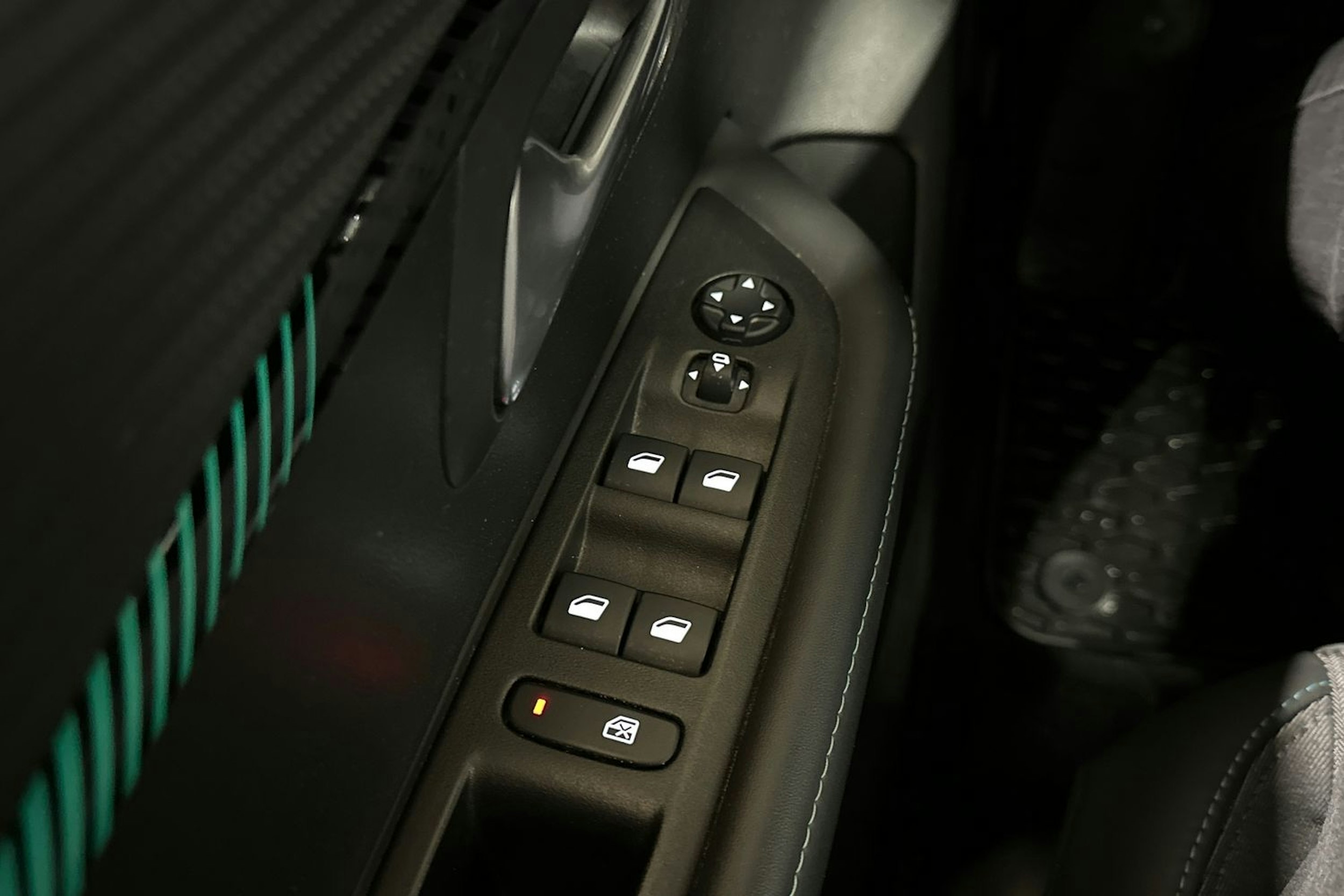 sininen Peugeot e-208 2020 kuva 26.