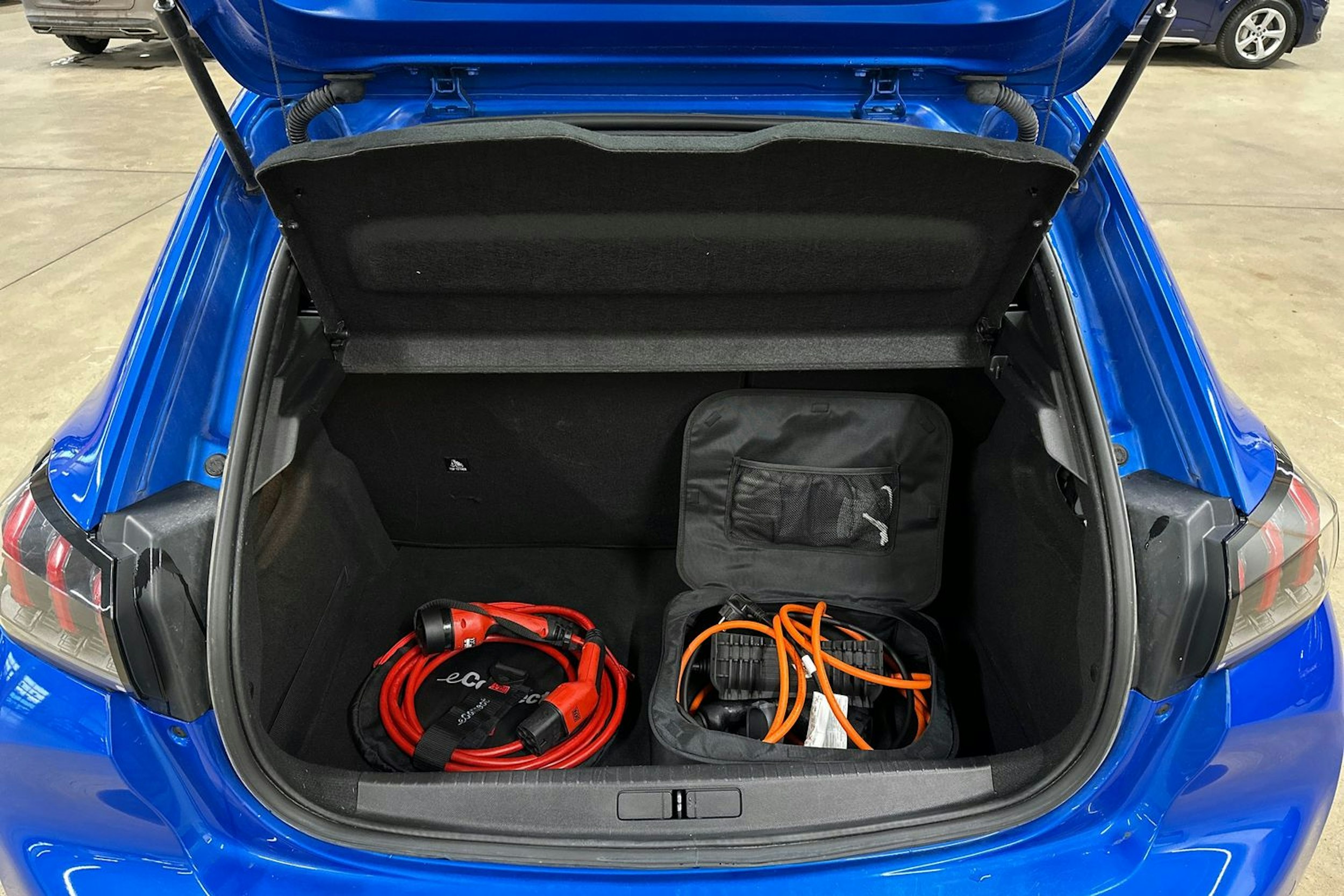 sininen Peugeot e-208 2020 kuva 27.