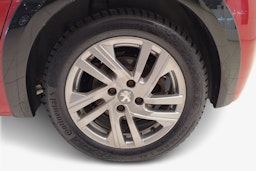 Punainen Peugeot e-208 2021 kuva 11.