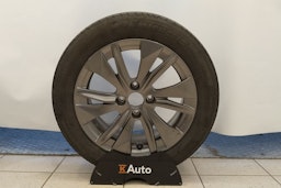 Punainen Peugeot e-208 2021 kuva 13.