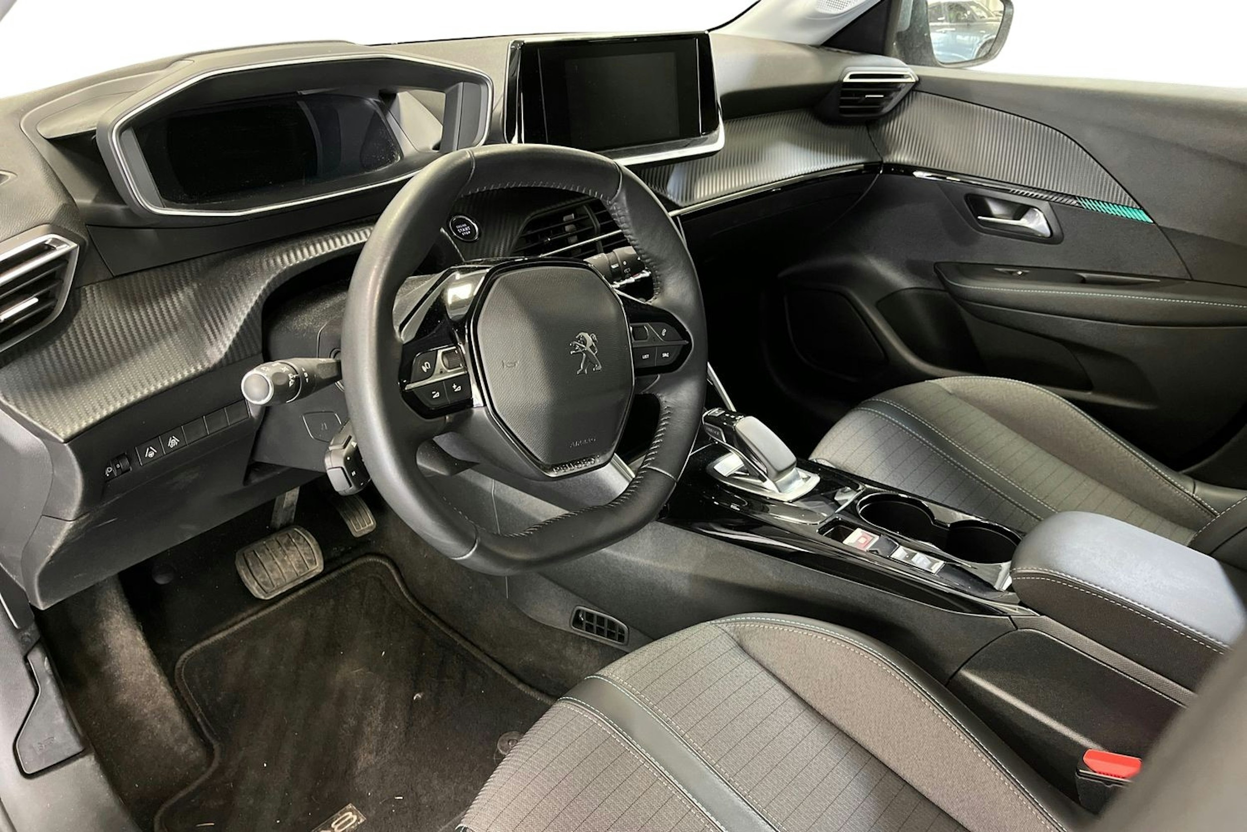 Harmaa Peugeot e-208 2021 kuva 3.