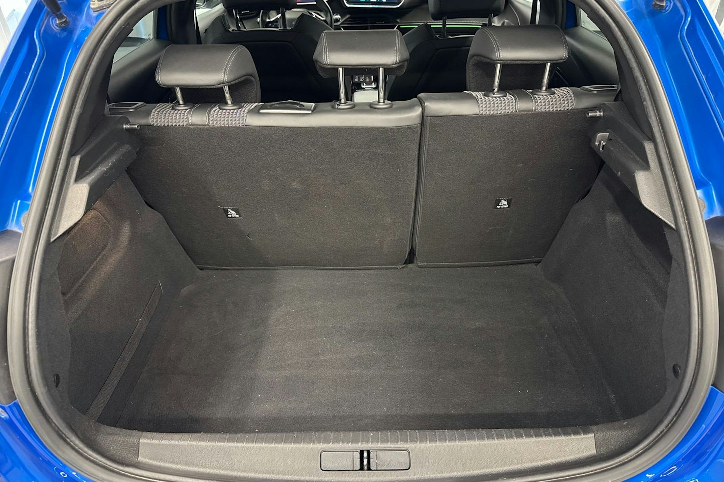 sininen Peugeot e-208 2021 kuva 27.