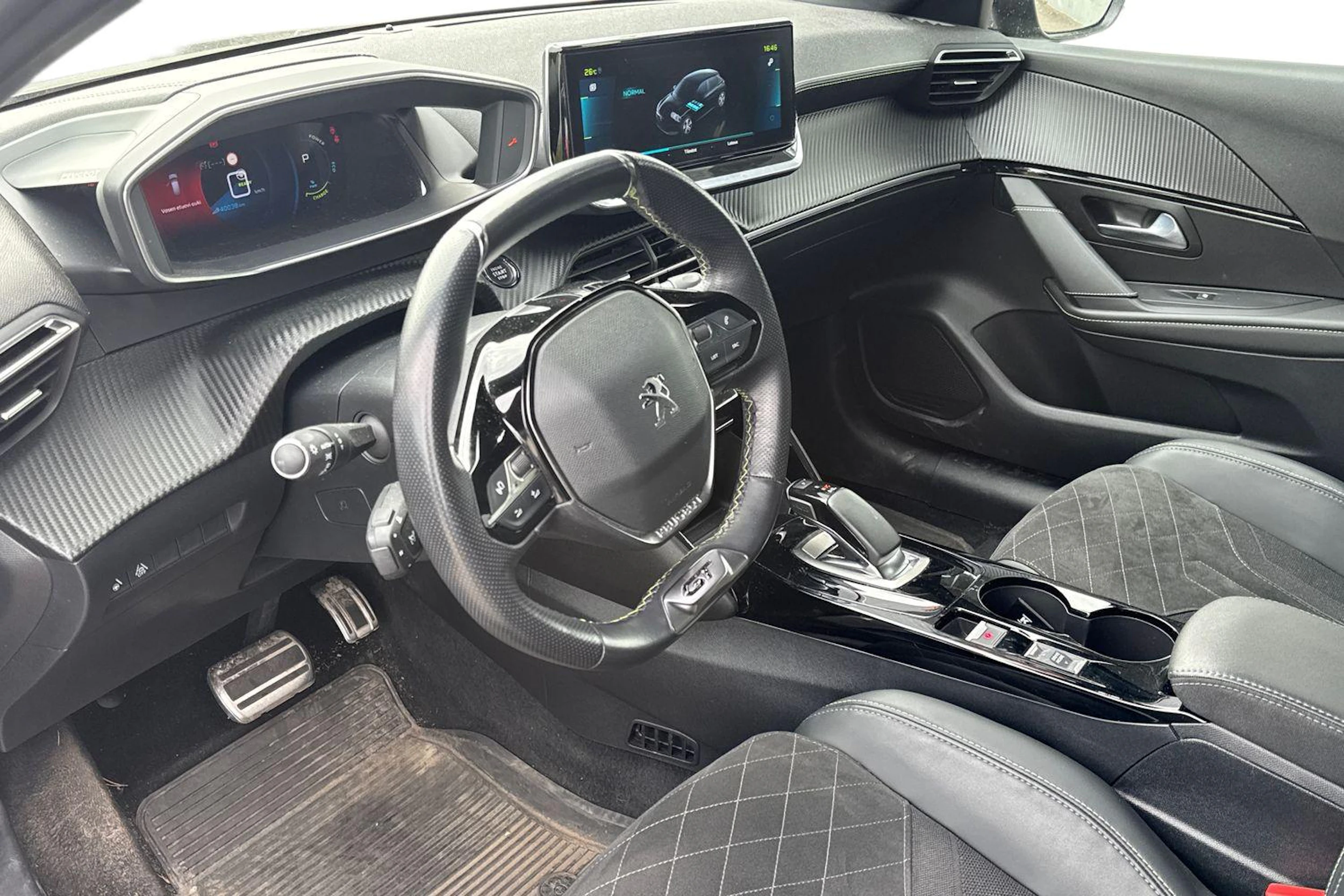musta Peugeot e-208 2021 kuva 3.