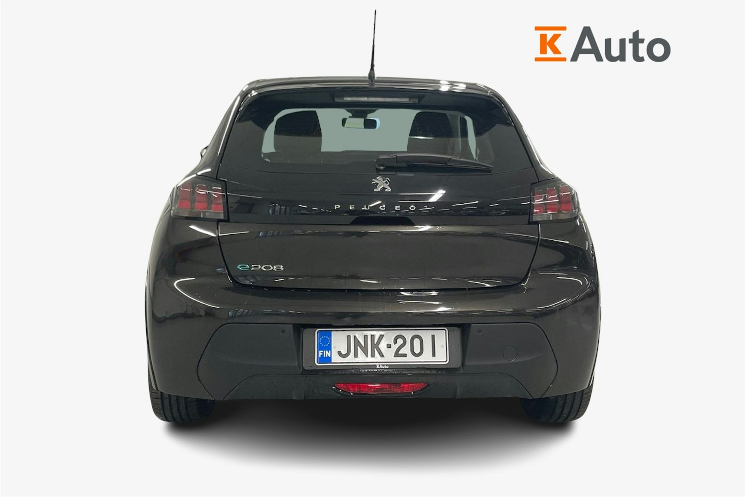 Musta Peugeot e-208 2021 kuva 3.