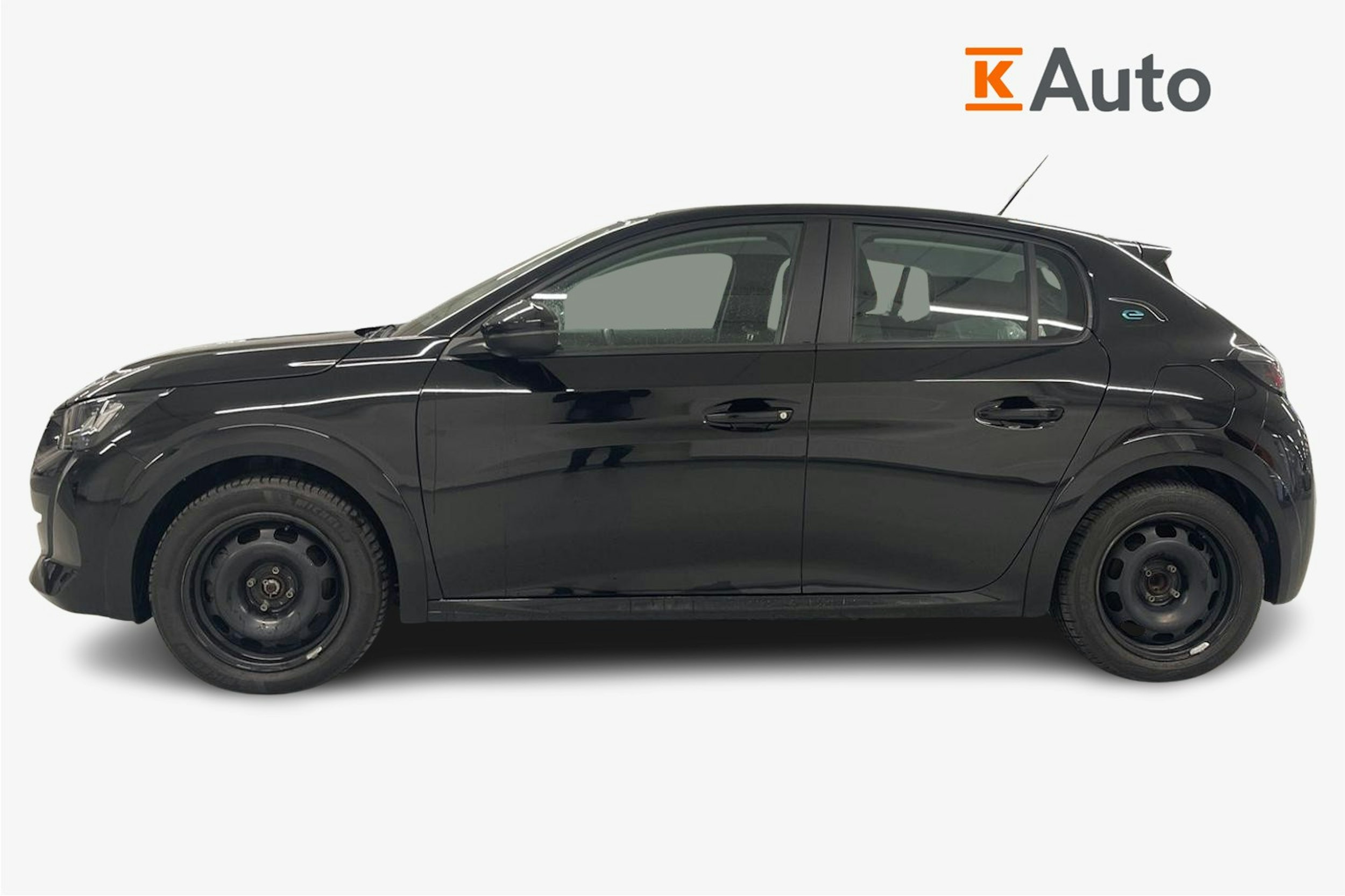 Musta Peugeot e-208 2021 kuva 6.