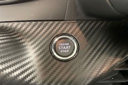 Musta Peugeot e-208 2021 kuva 18.