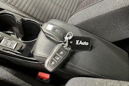 Musta Peugeot e-208 2021 kuva 25.