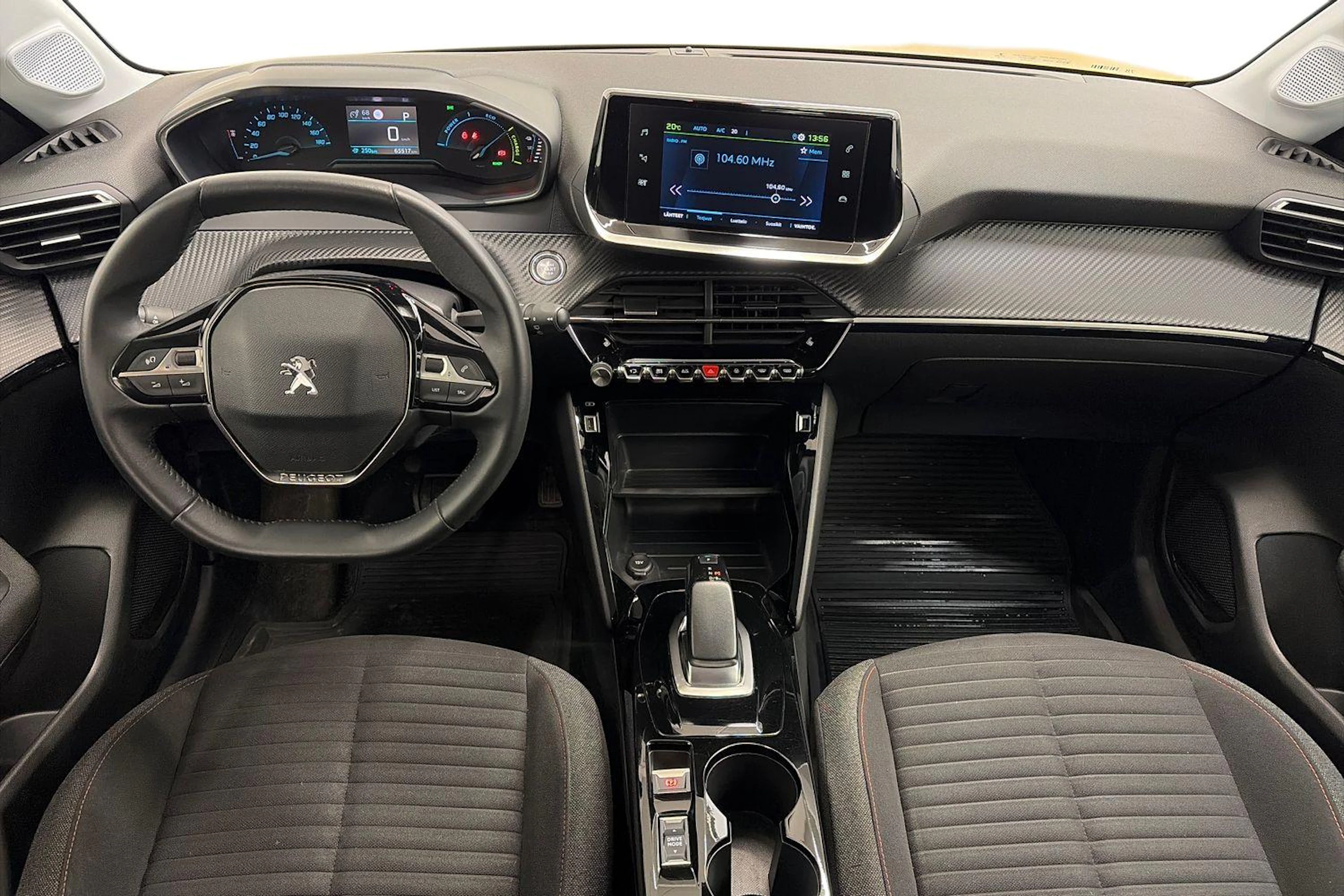Keltainen Peugeot e-208 2021 kuva 7.