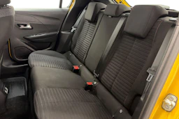 Keltainen Peugeot e-208 2021 kuva 8.