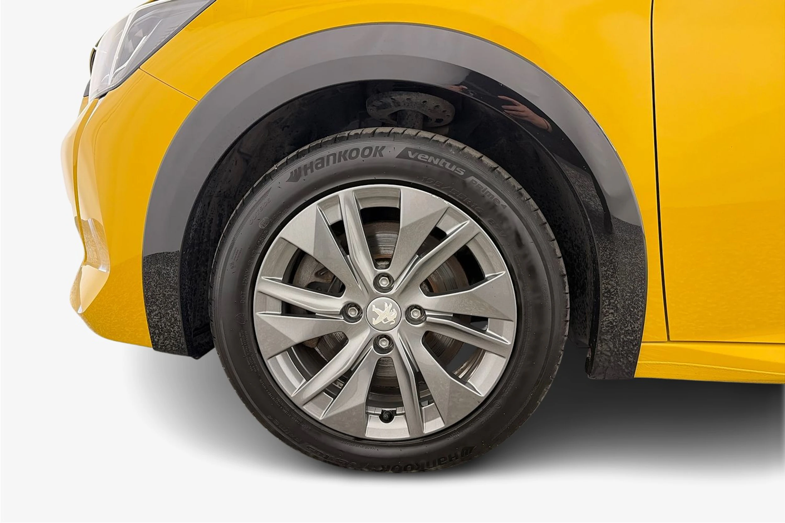 Keltainen Peugeot e-208 2021 kuva 9.