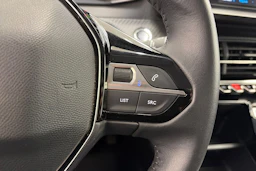 Keltainen Peugeot e-208 2021 kuva 15.