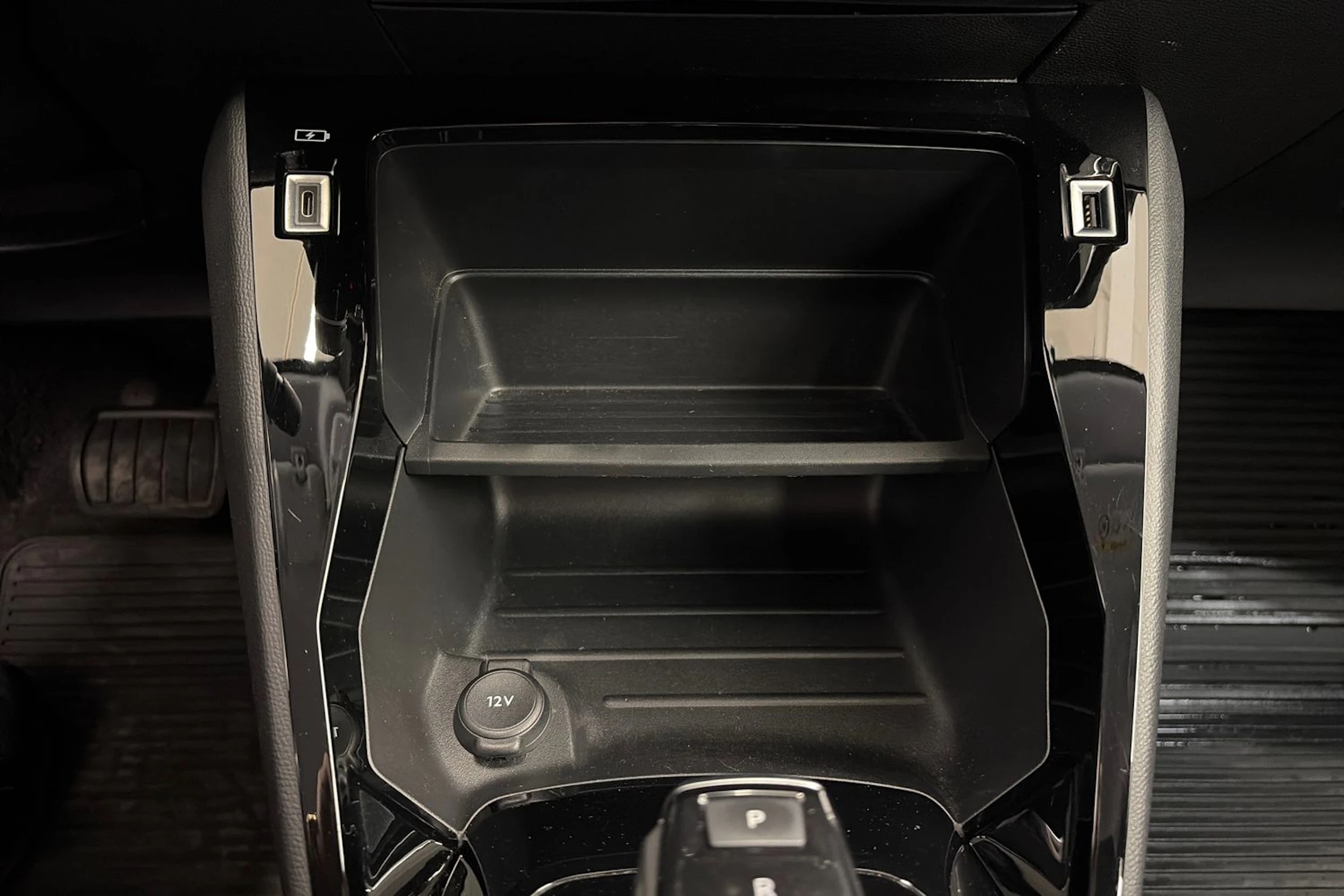 Keltainen Peugeot e-208 2021 kuva 21.