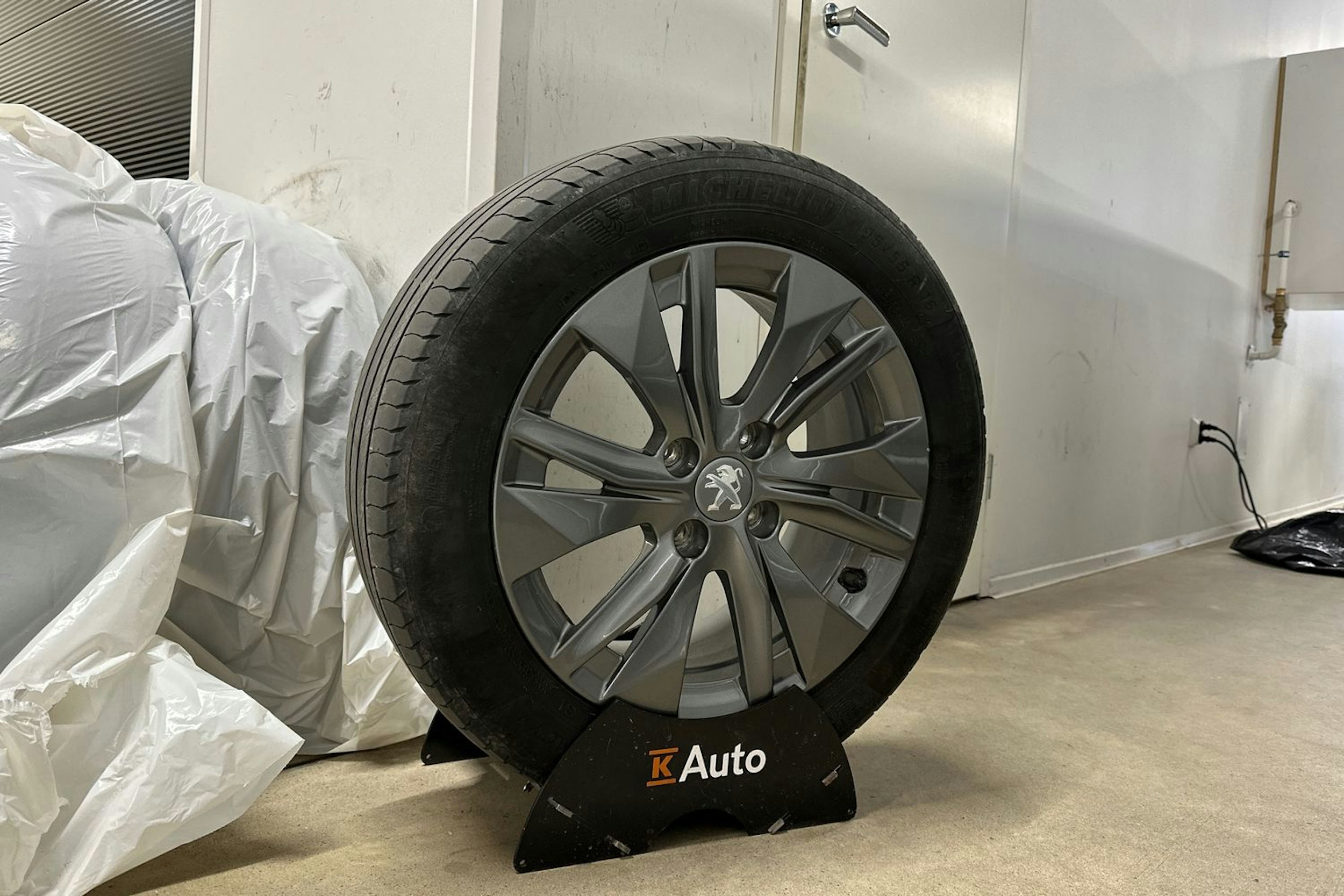 sininen Peugeot e-208 2022 kuva 13.