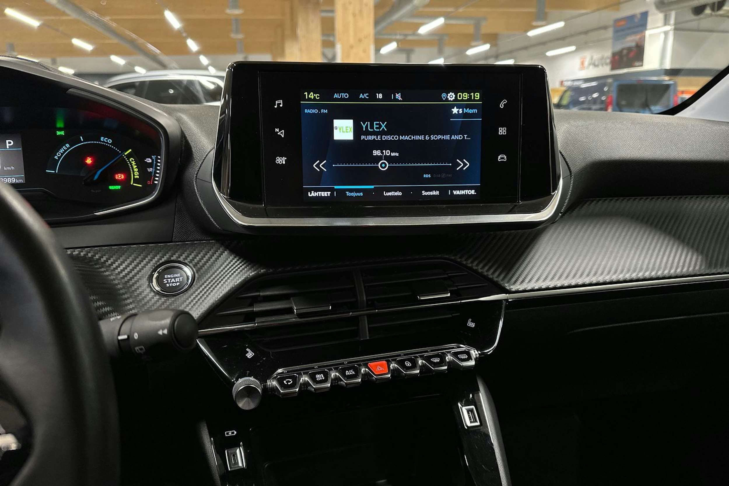 sininen Peugeot e-208 2022 kuva 18.