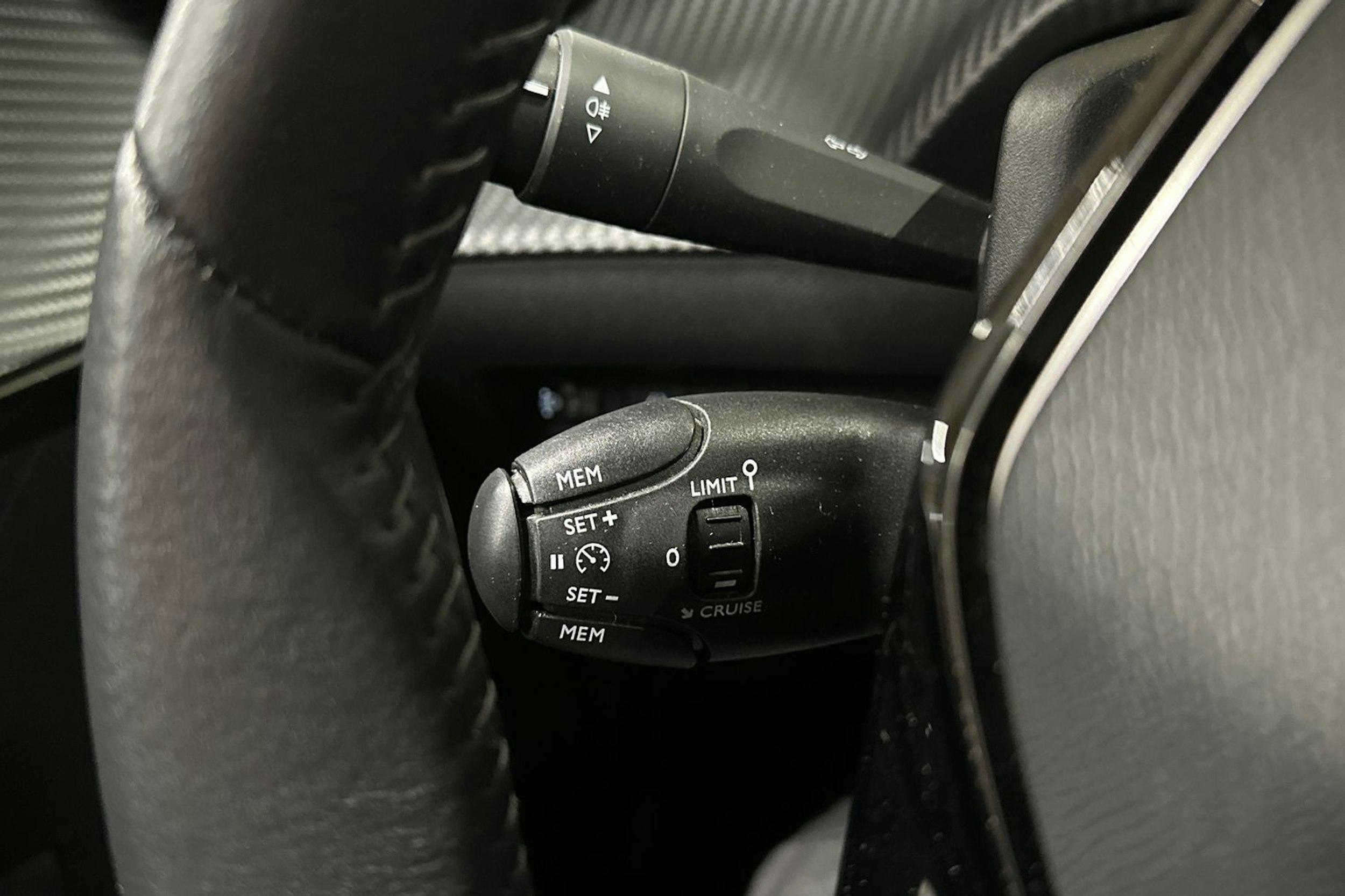 sininen Peugeot e-208 2022 kuva 22.