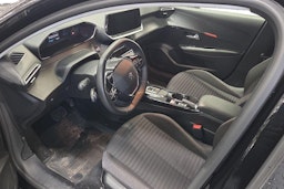 musta Peugeot e-208 2022 kuva 3.