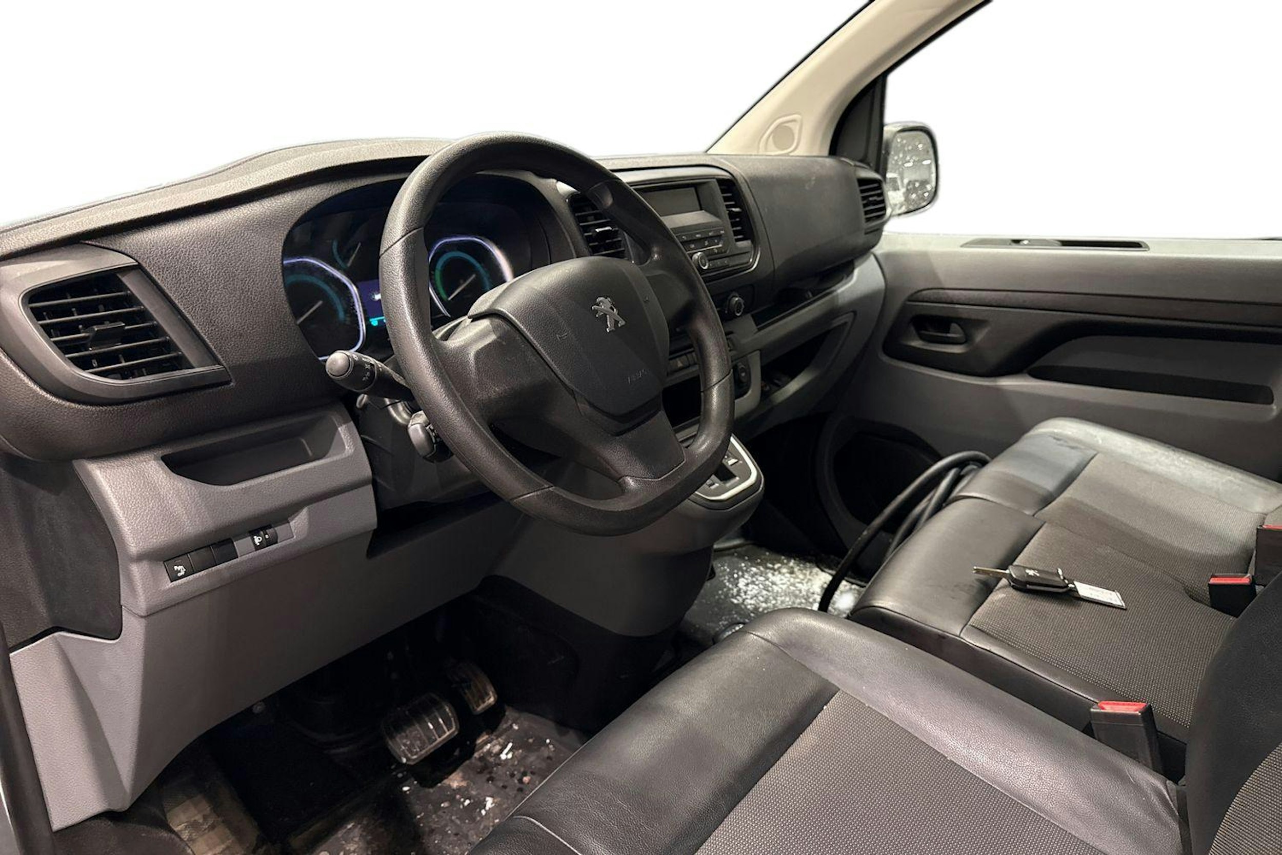 valkoinen Peugeot e-Expert 2021 kuva 3.