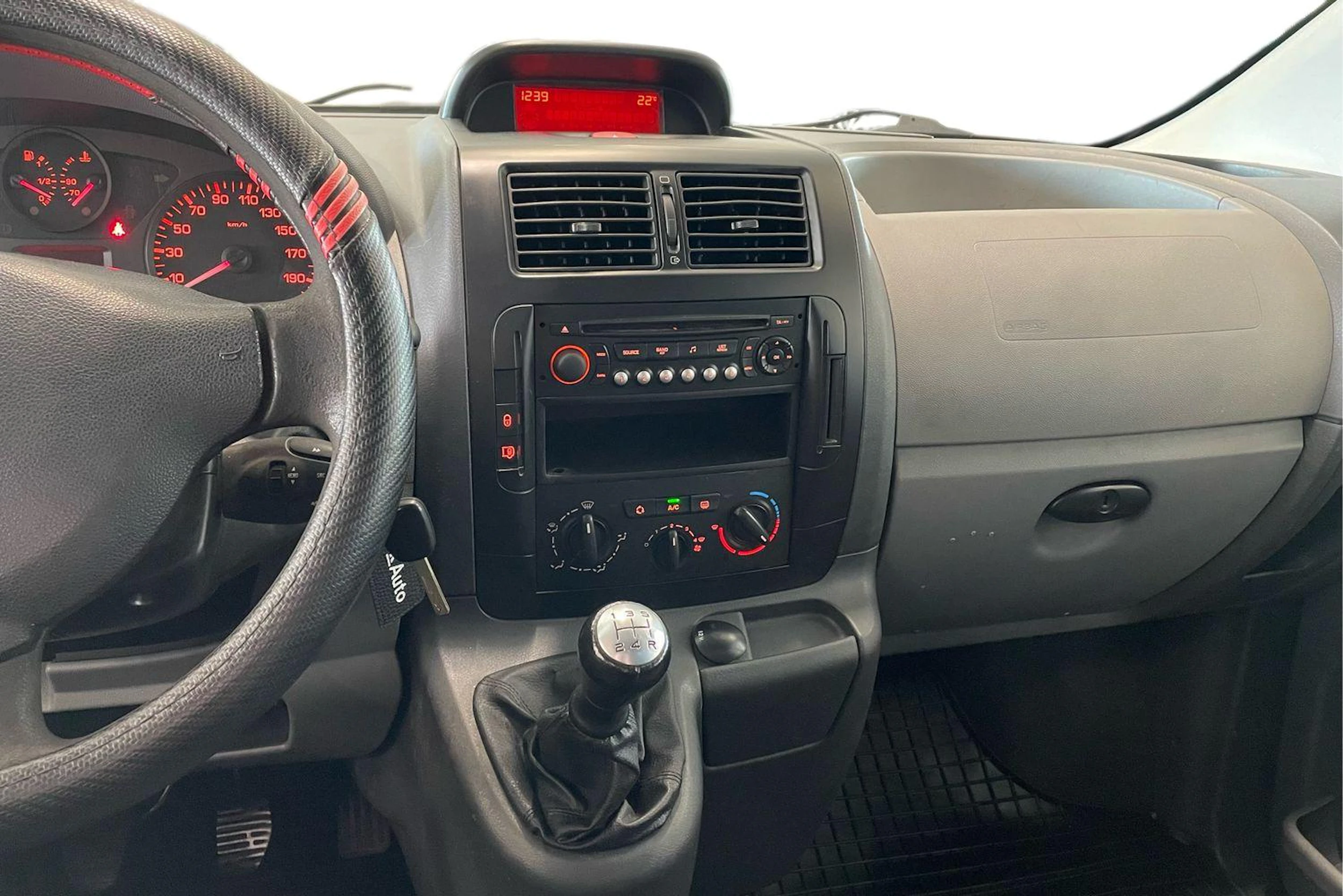 valkoinen Peugeot Expert 2012 kuva 7.