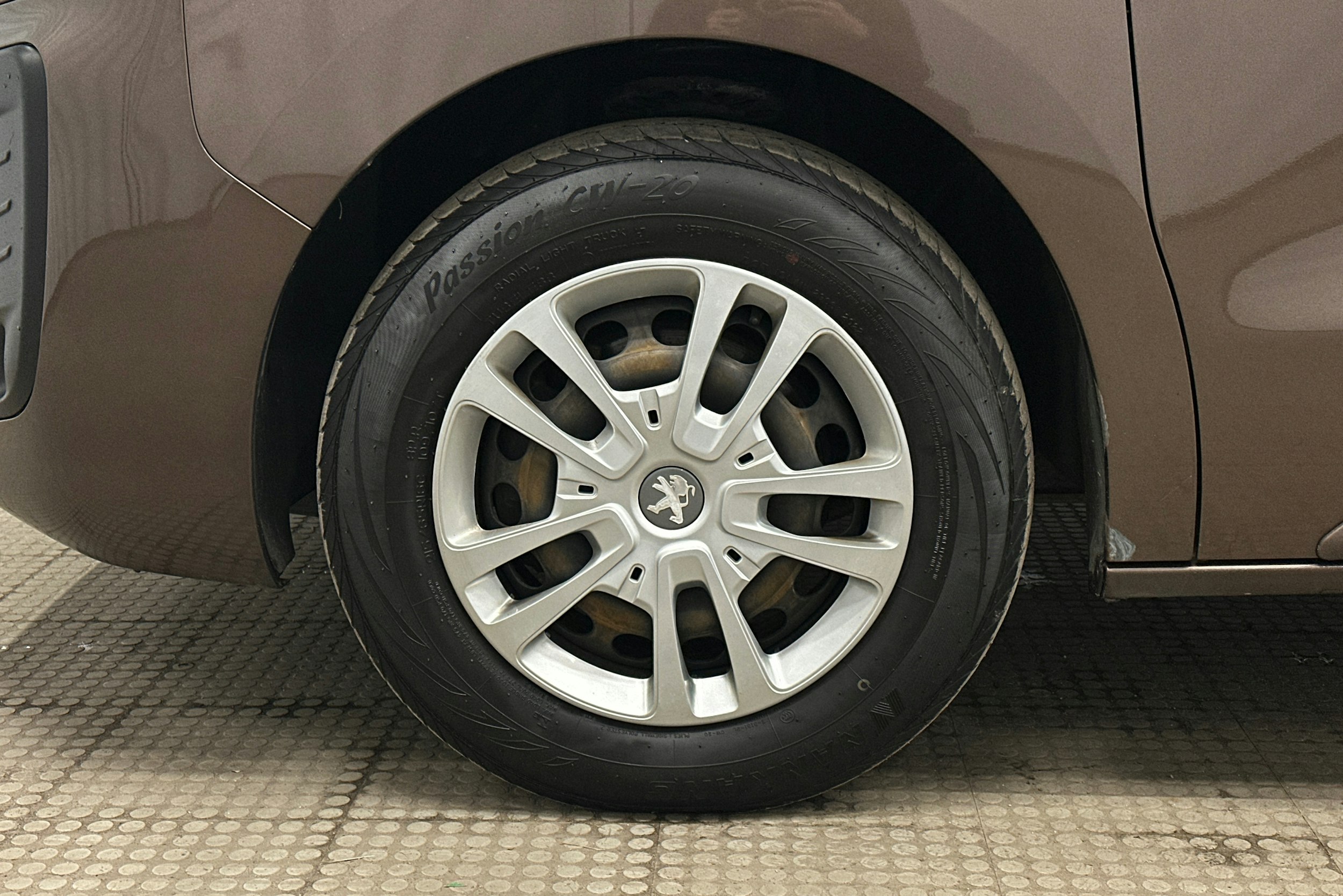 ruskea (beige) Peugeot Expert 2017 kuva 9.