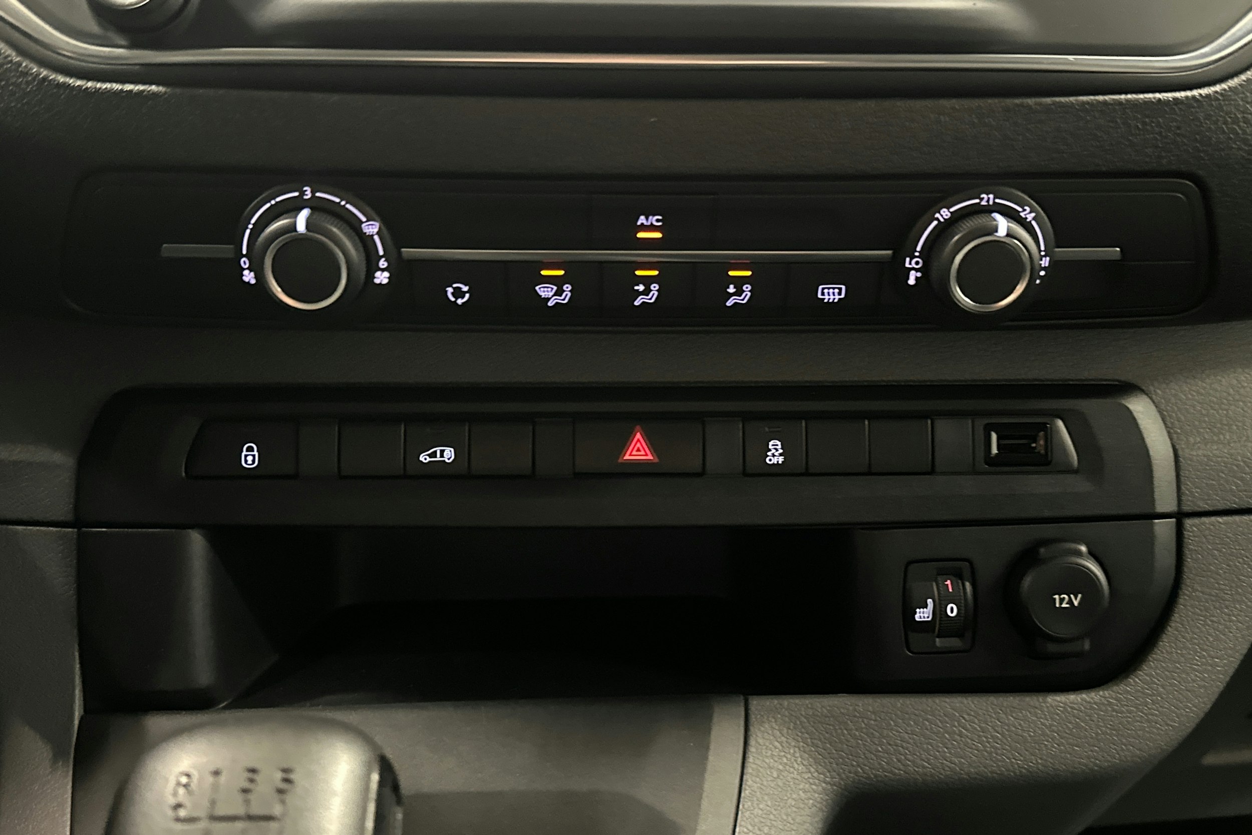 ruskea (beige) Peugeot Expert 2017 kuva 15.