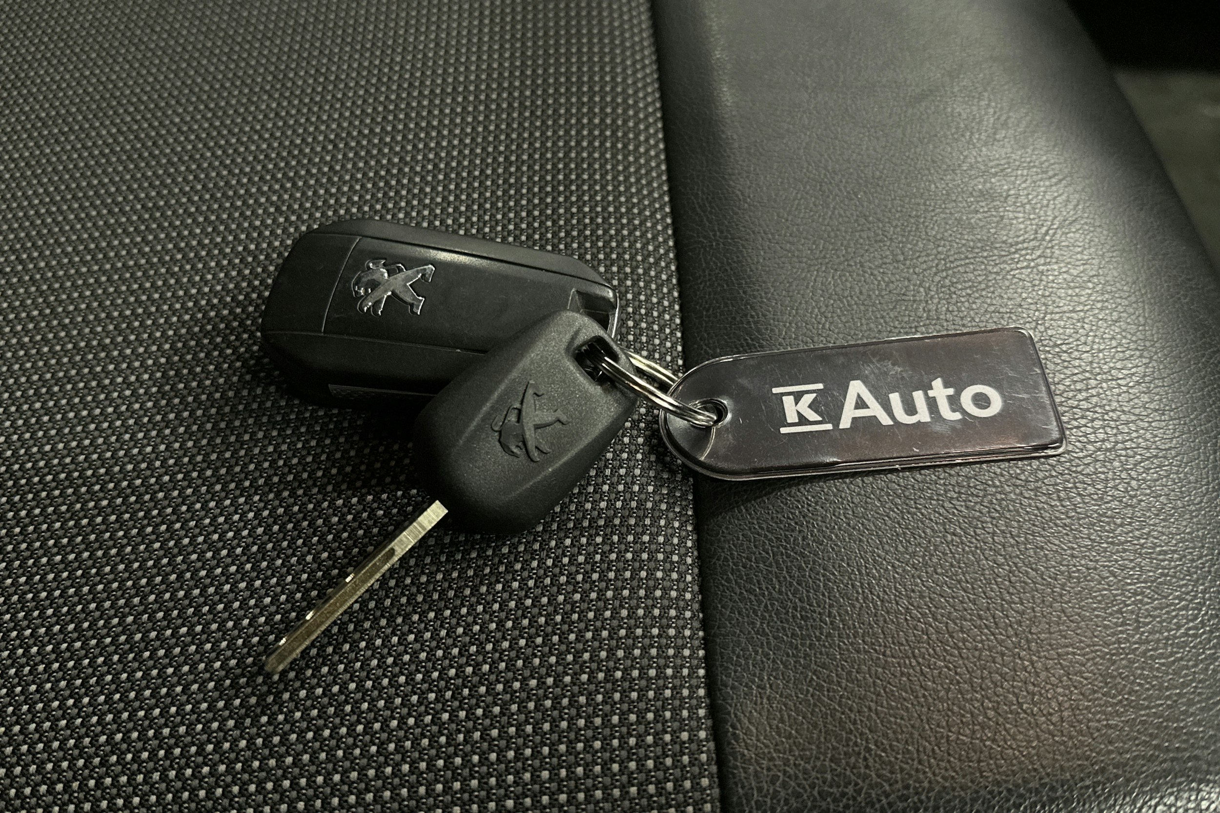 ruskea (beige) Peugeot Expert 2017 kuva 22.