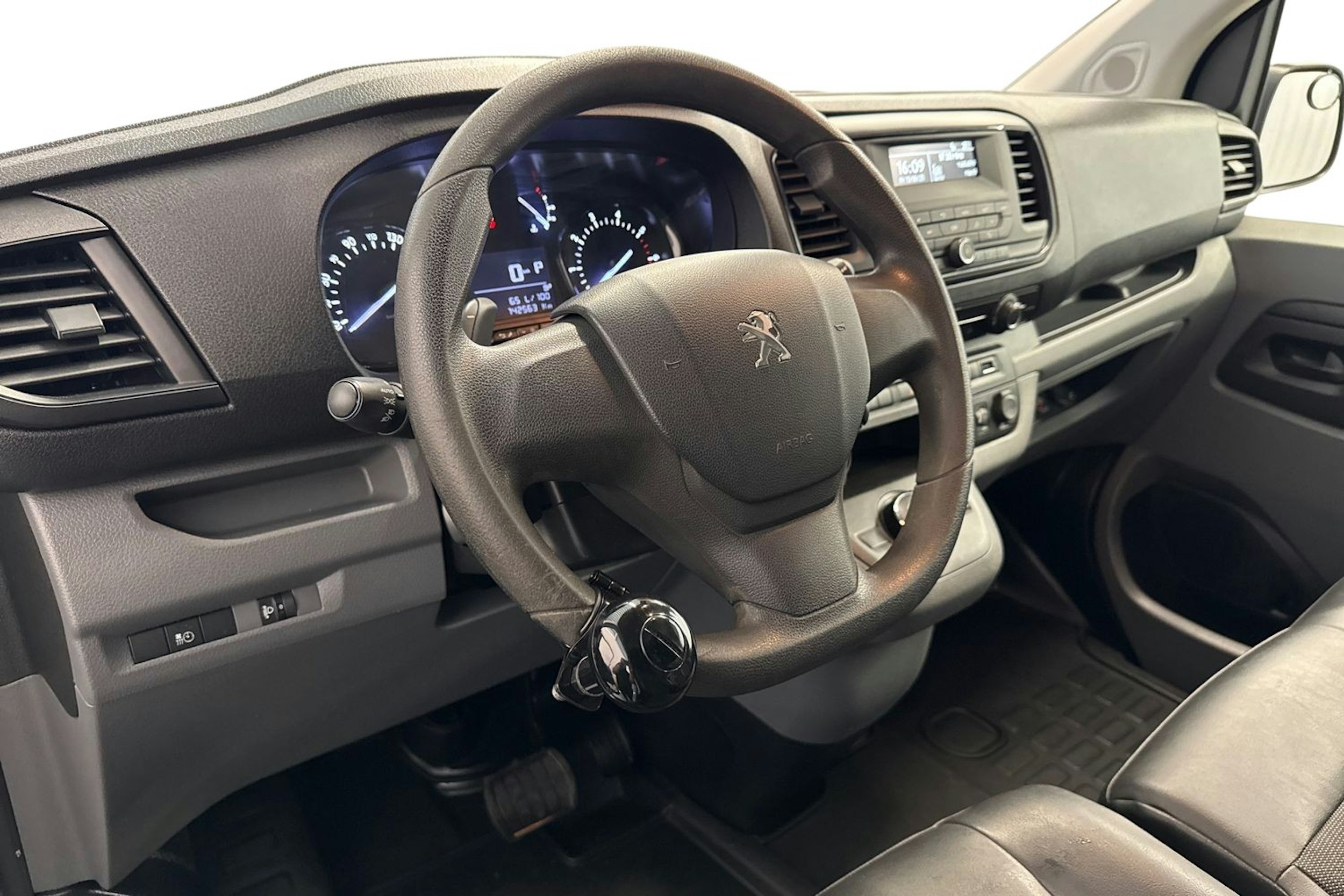 valkoinen Peugeot Expert 2018 kuva 7.