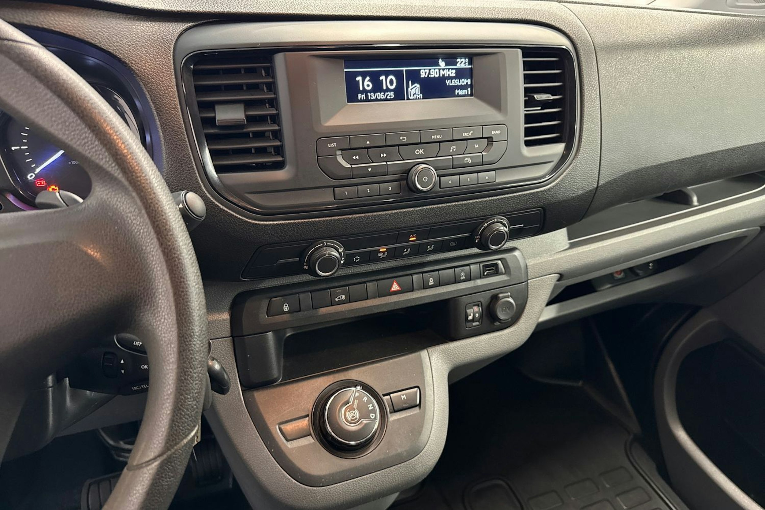 valkoinen Peugeot Expert 2018 kuva 10.