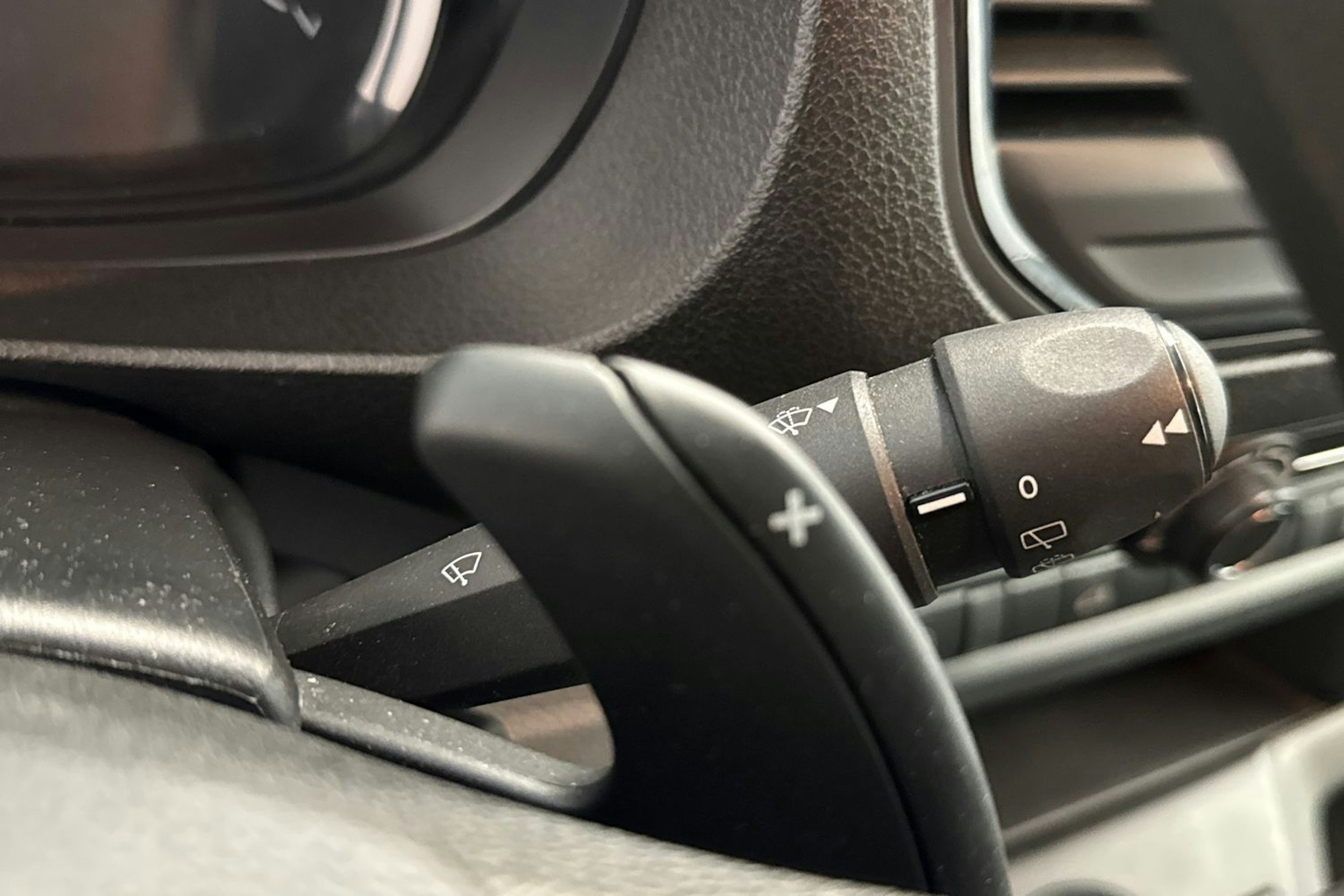 valkoinen Peugeot Expert 2018 kuva 15.