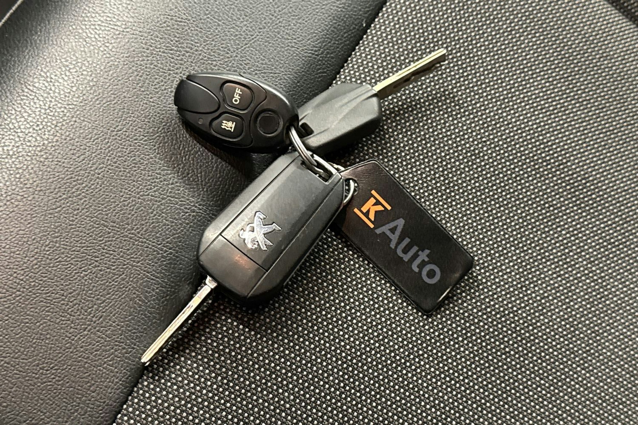 valkoinen Peugeot Expert 2018 kuva 17.