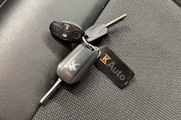 valkoinen Peugeot Expert 2018 kuva 17.