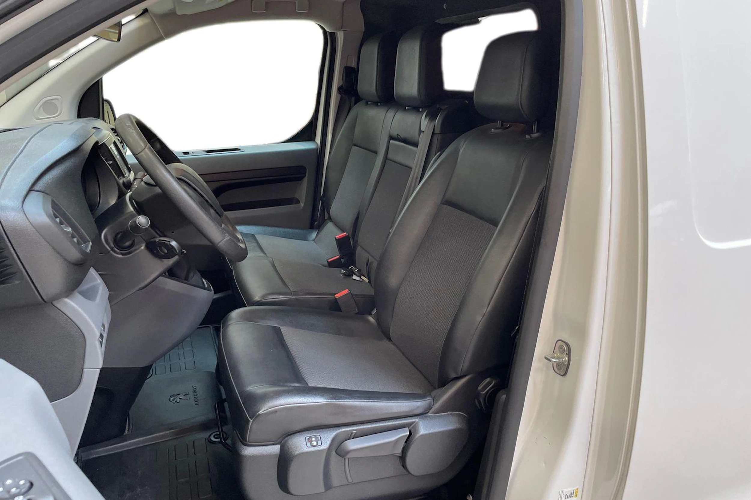 valkoinen Peugeot Expert 2018 kuva 8.