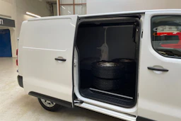 valkoinen Peugeot Expert 2018 kuva 12.