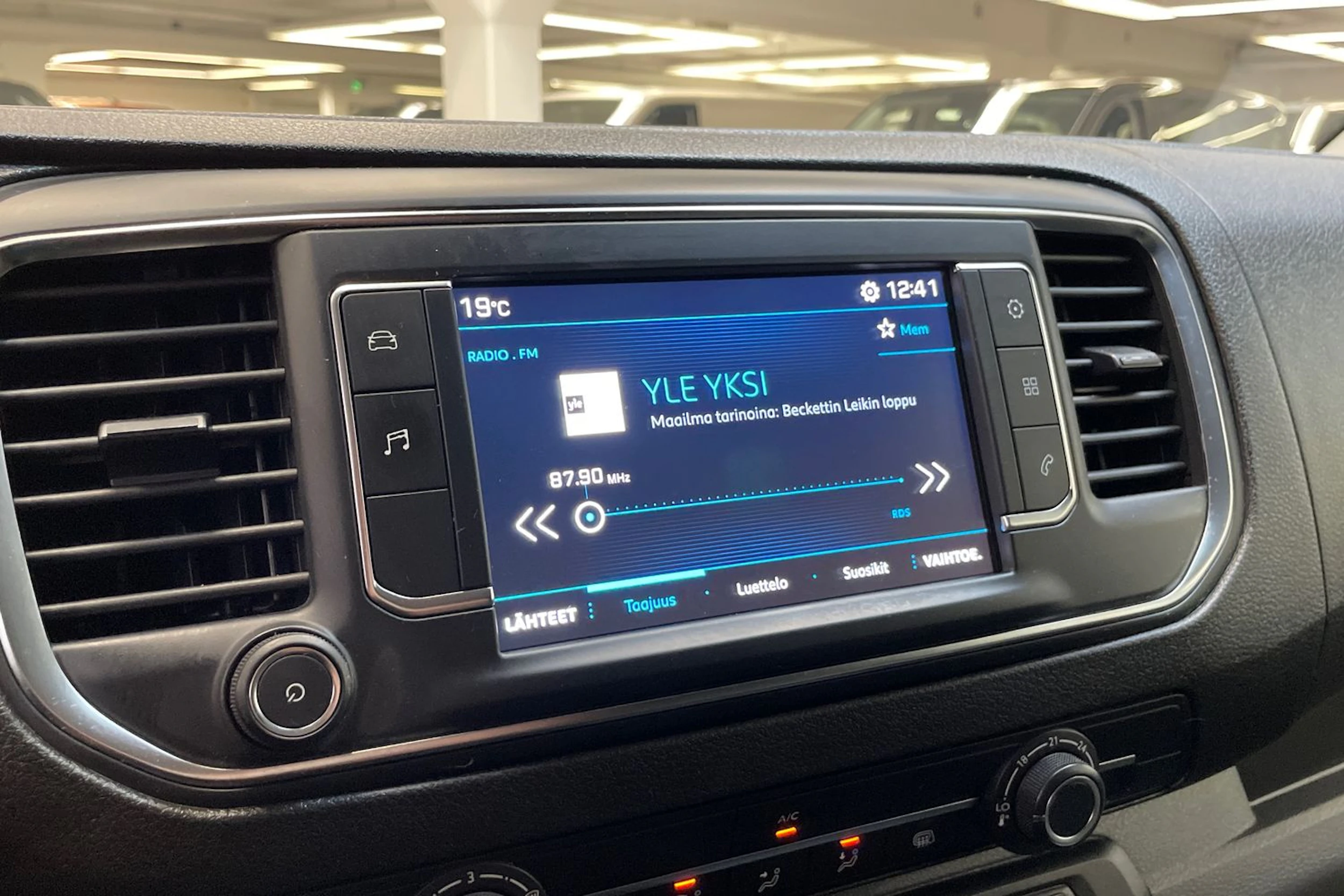 valkoinen Peugeot Expert 2018 kuva 20.