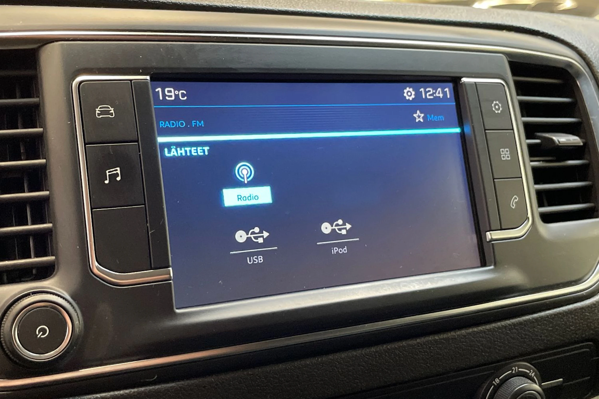 valkoinen Peugeot Expert 2018 kuva 21.