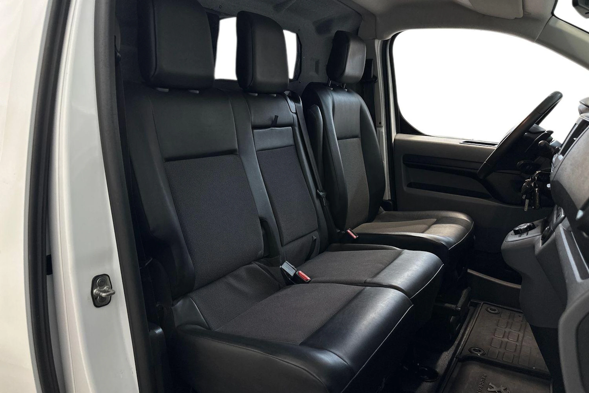 valkoinen Peugeot Expert 2018 kuva 11.