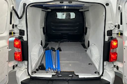 valkoinen Peugeot Expert 2018 kuva 15.