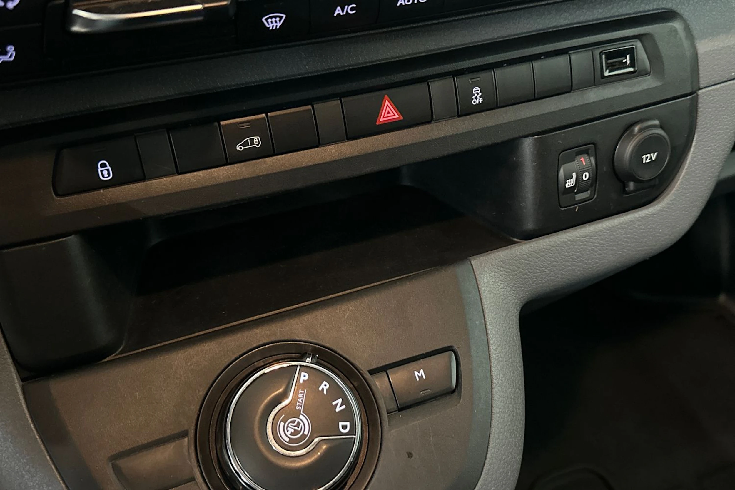 valkoinen Peugeot Expert 2018 kuva 22.